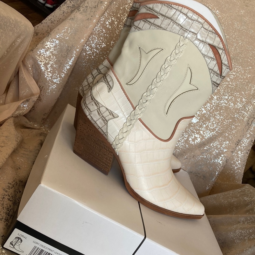 Loral Western Boot
DOLCE VITA women’s cowboy boots size 9 never worn